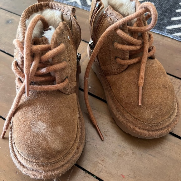 UGG Toddler Sherpa Boots - Picture 4 of 4